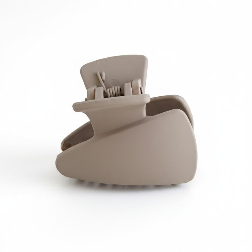 Chic & Versatile: Everyday Mid-Size