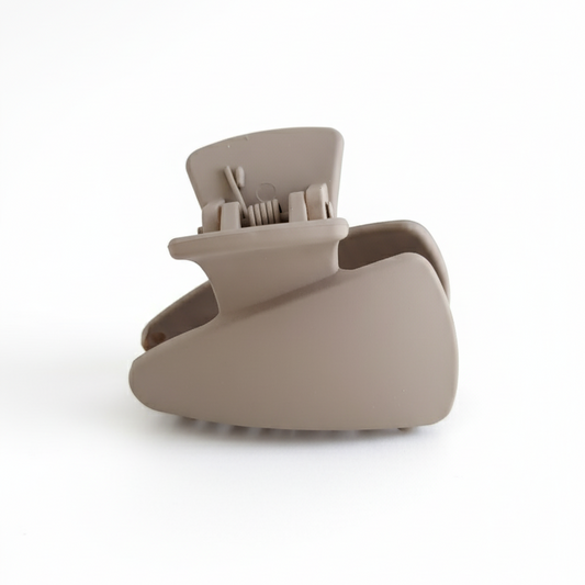 Chic & Versatile: Everyday Mid-Size